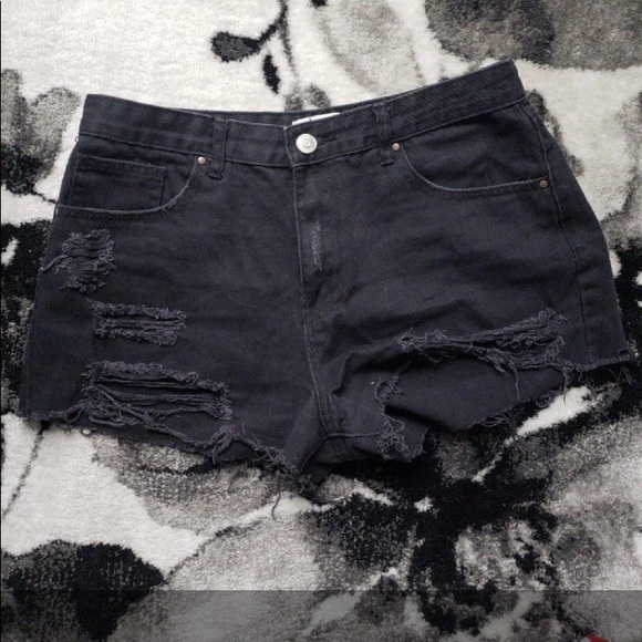 Black distressed shorts - Picture 2 of 3